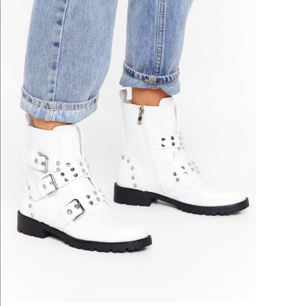 Hey stud lookin’ faux leather buckle boots
